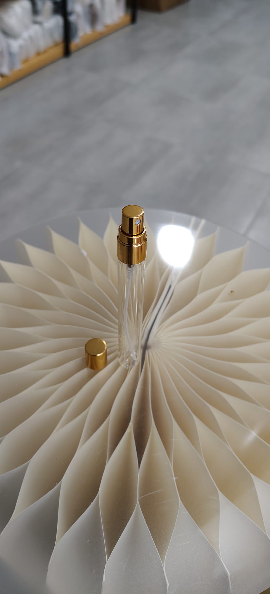 علب عطر فاضية - الصورة 2