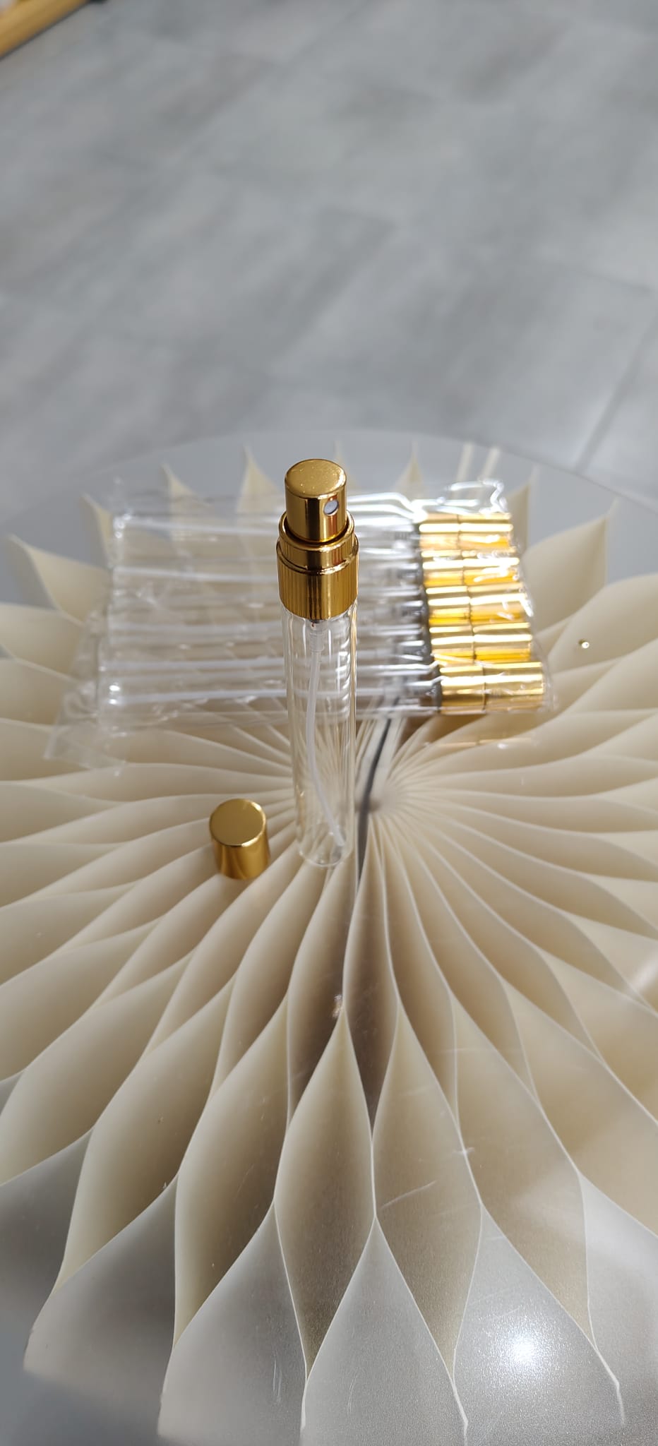 علب عطر فاضية